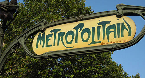 800px-01_Guimard's_Métropolitain.jpg