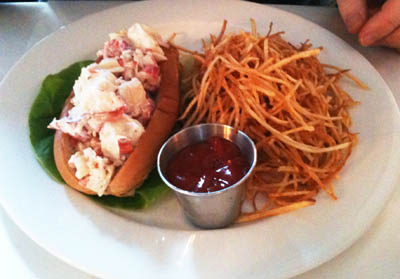 lobsterroll1.jpg