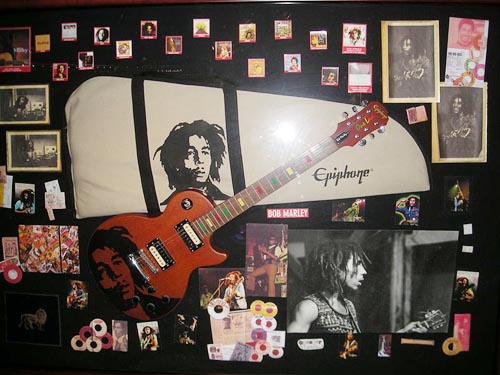 800px-Bob-Marley-Epiphone-jasonbook99.jpg