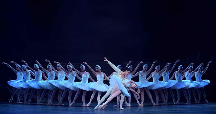 English-National-Ballet-in-Swan-Lake-©-Laurent-Liotardo-5_WEB-2500x1514.jpg