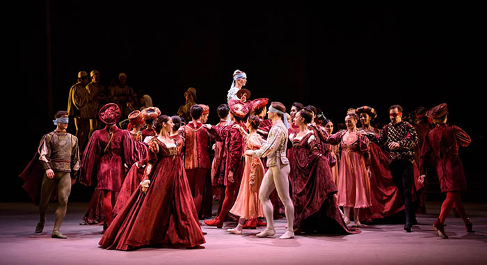 English-National-Ballet-dancers-in-Romeo-Juliet-©Bill-Cooper-4-2500x1514.jpg