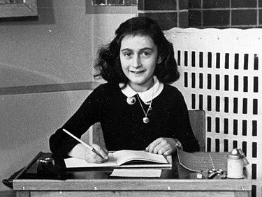 375px-AnneFrank1940_crop.jpg