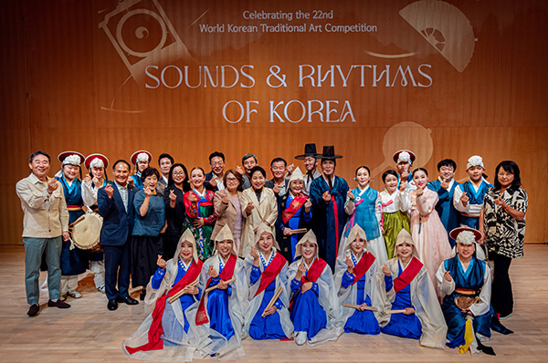 [뉴욕한국문화원-홍보이미지] Sounds Rhythms of Korea 단체사진 (1).jpg